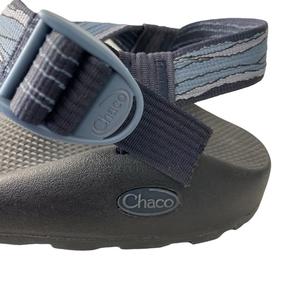 Adjusting straps are cut 1/2 length not for people with wide feet - Picture 10 of 11